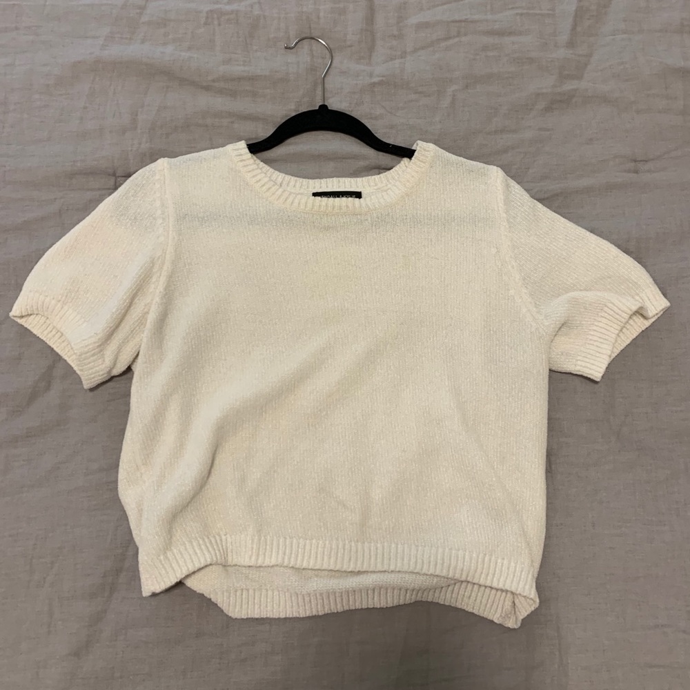 White short sleeved sweater